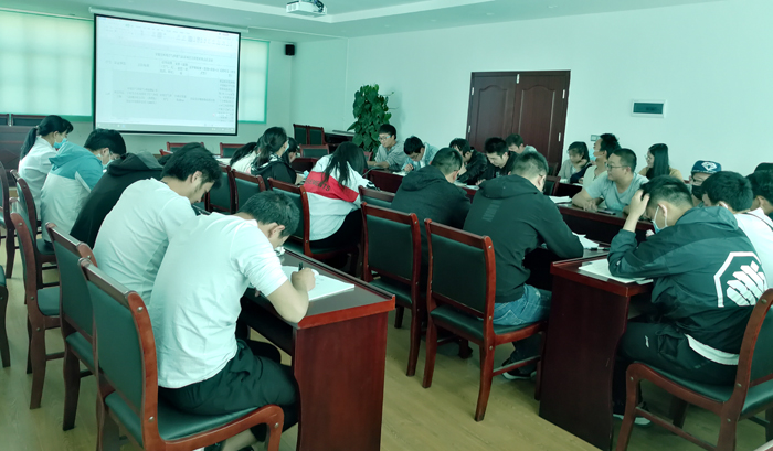 在培训结束后,现场对实验室现场一室,质量技术室全体员工进行了考试